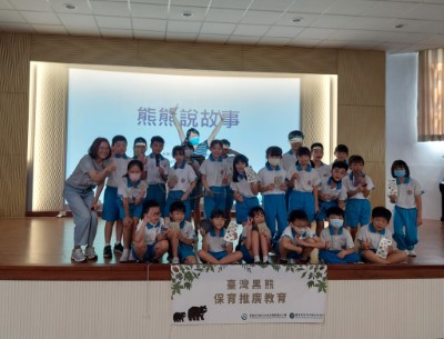 林業保育署臺中分署從113年到114年推出「熊熊說故事」環教課程，吸引眾多國民小學參與，深受好評